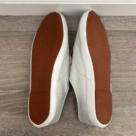 Silver Shoe, Size 9 - Picture 5 of 5